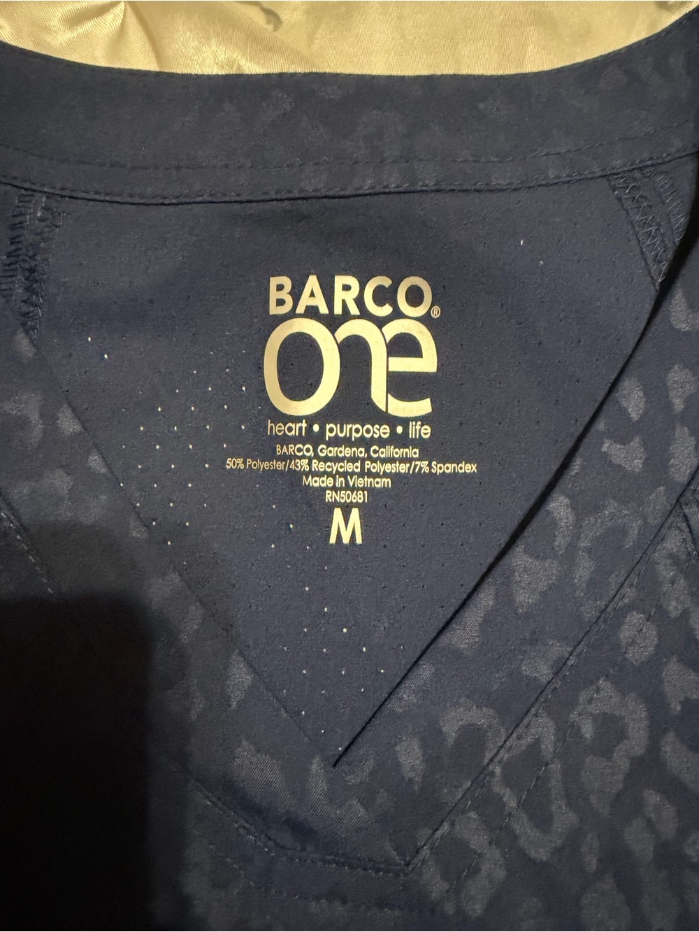 Barco One women’s indigo cheetah V-Neck Top scrub top - Picture 2 of 4
